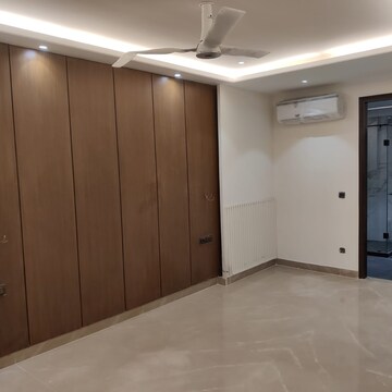 Room in 4 BHK Builder Floor at DLF Building 10, Dlf Cyber City – for Sale