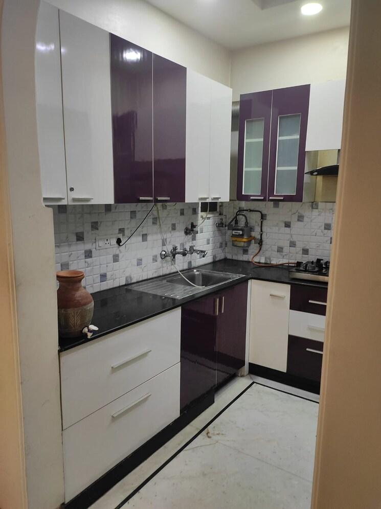 Kitchen, chittaranjan park 3 Bedroom 160 Sq.Yd. Builder Floor In Chittaranjan Park Delhi 8786826