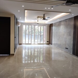 Building Lobby in 4 BHK Builder Floor at DLF Building 10, Dlf Cyber City – for Sale