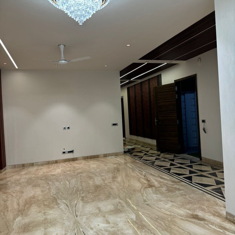 Room, dlf phase ii 4 Bedroom 300 Sq.Yd. Builder Floor In Dlf Phase ii Gurgaon 8786859