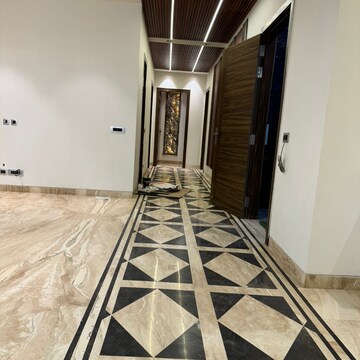 Staircase in 4 BHK Builder Floor at Dlf Phase ii – for Sale
