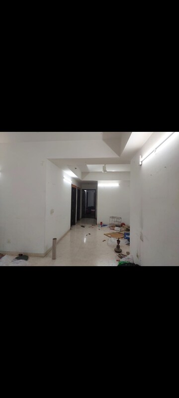 Room in 3 BHK Apartment at Dhoot Time Residency, Sector 63 – for Rent