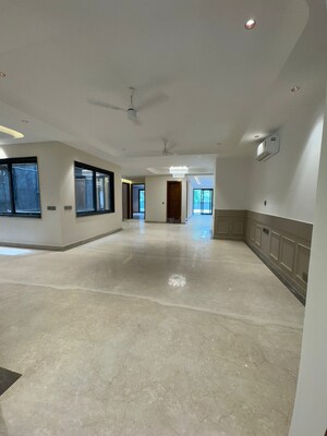 Room in 4 BHK Builder Floor at Ansal Sushant Lok I, Sector 43 – for Sale