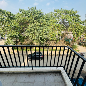 Balcony in 4 BHK Builder Floor at Sare Springview Floors, Lal Kuan – for Rent