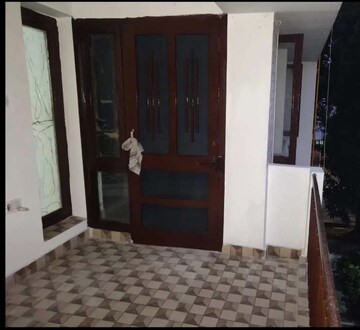 Bedroom in 2 BHK Builder Floor at Sector 35 – for Rent