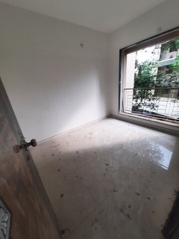 Room in 2.5 BHK Apartment at Kyraa Park, Balkum Pada – for Sale