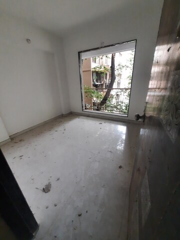 Room in 2.5 BHK Apartment at Kyraa Park, Balkum Pada – for Sale