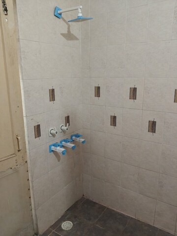 Attached Bathroom in 2 BHK Builder Floor at Vaishali Extension – for Rent