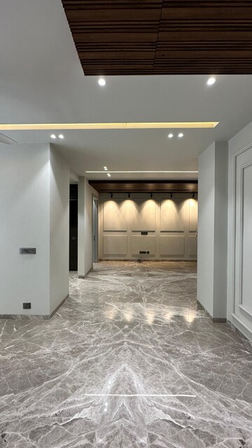 Building Lobby in 4 BHK Builder Floor at Ansal Sushant Lok I, Sector 43 – for Sale