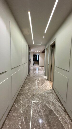 Building Lobby in 4 BHK Builder Floor at Ansal Sushant Lok I, Sector 43 – for Sale