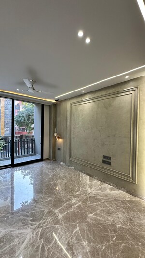 Room in 4 BHK Builder Floor at Ansal Sushant Lok I, Sector 43 – for Sale