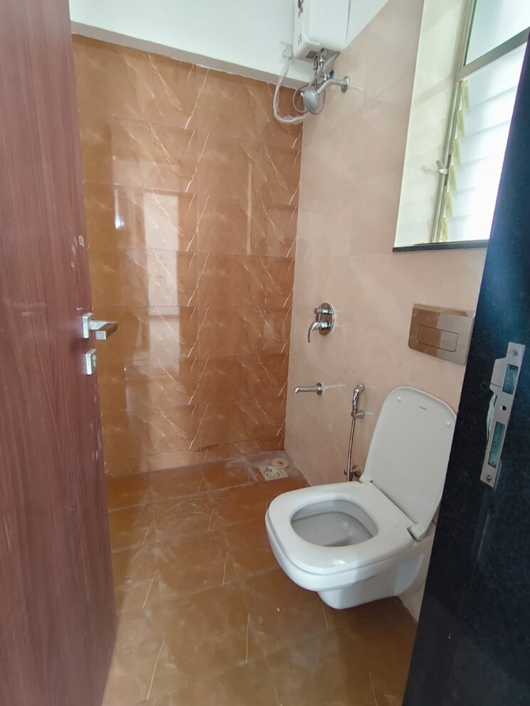 Bathroom, casa-imperia 2 Bedroom 950 Sq.Ft. Apartment In Wakad Pune 8786923