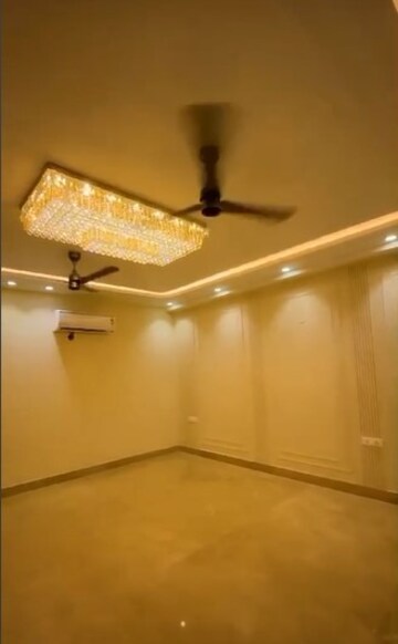 Furnished Amenities in 3 BHK Builder Floor at Dlf Phase I – for Sale