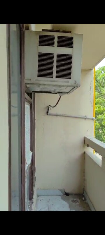 Balcony in 3 BHK Builder Floor at Sector 44 – for Rent