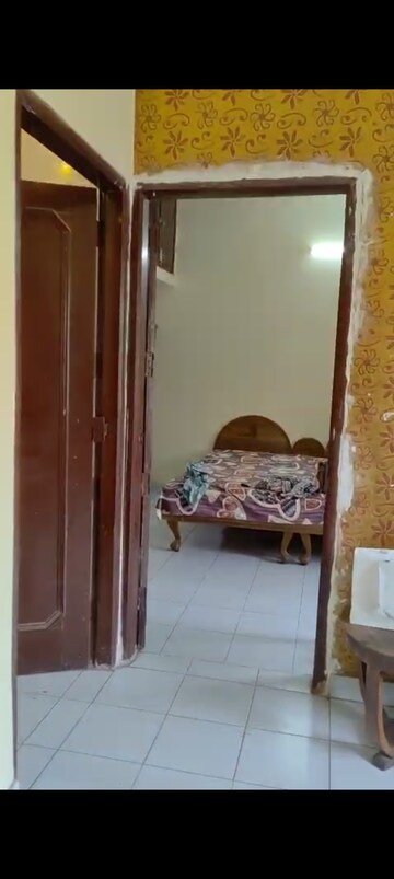 Bedroom in 3 BHK Builder Floor at Sector 44 – for Rent