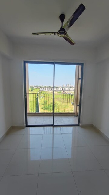 Room in 3 BHK Apartment at Godrej Seven, Joka – for Rent
