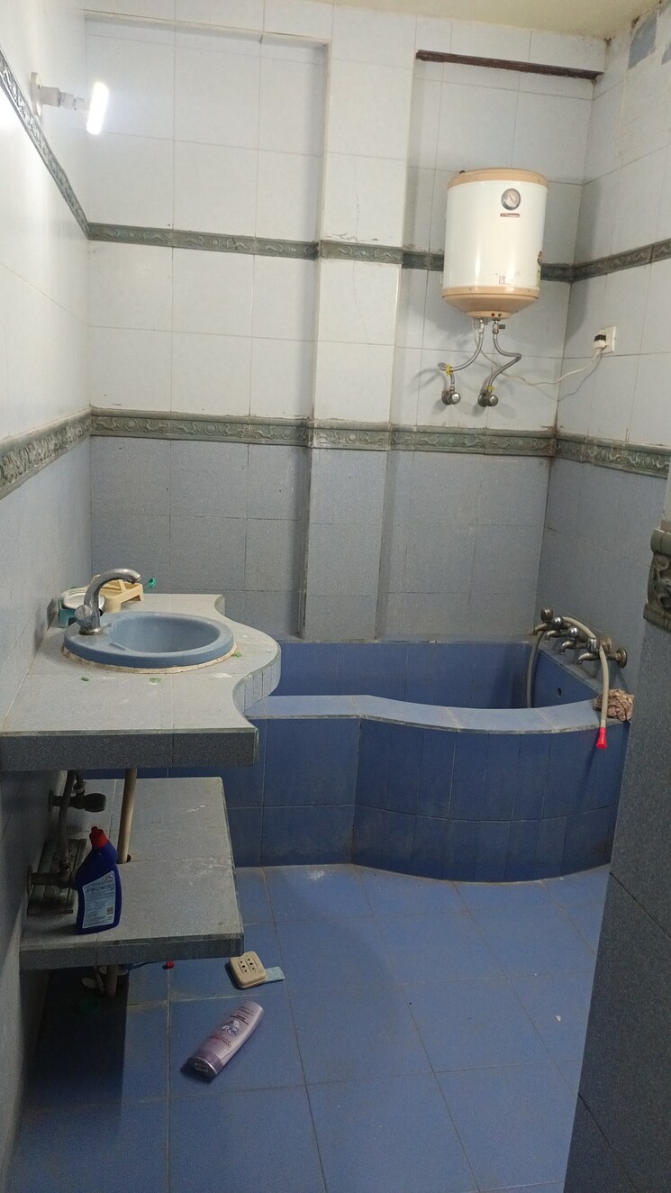 Bathroom, east patel nagar 2 Bedroom 980 Sq.Ft. Builder Floor In East Patel Nagar Delhi 8787070