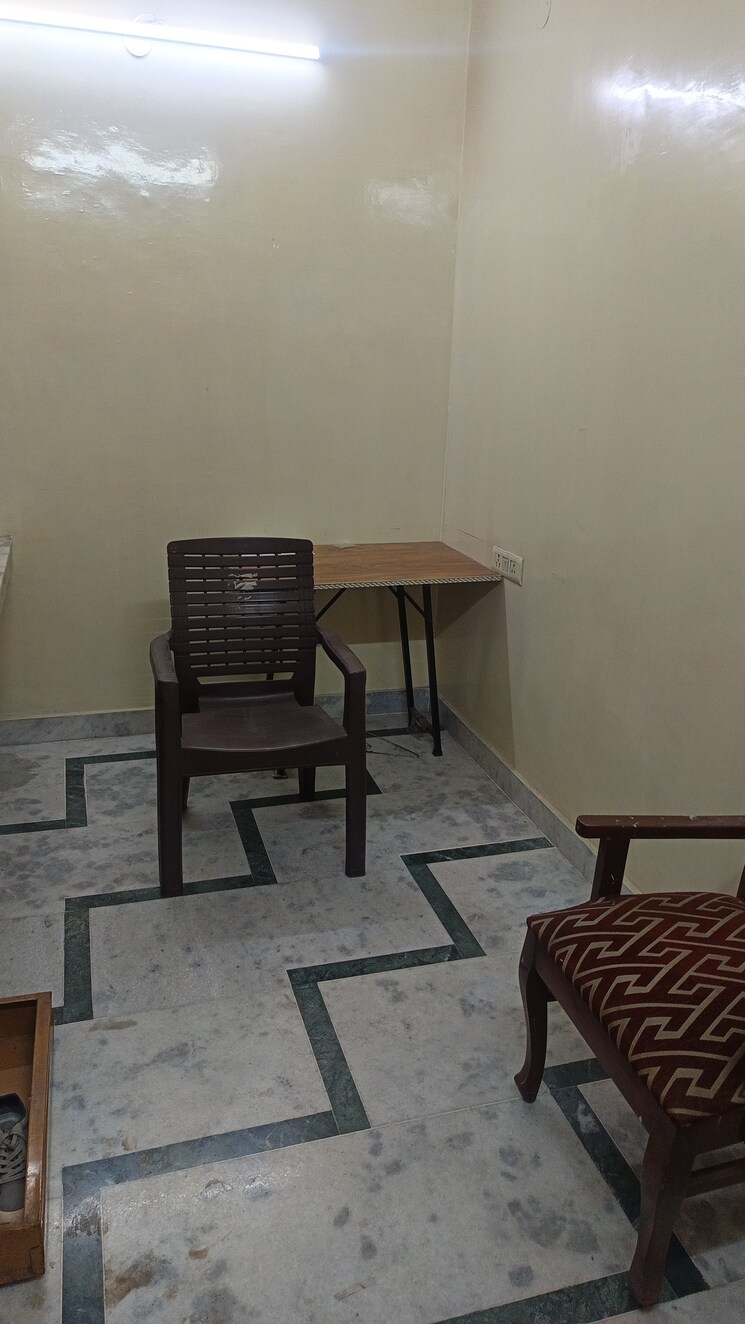 undefined, east patel nagar 2 Bedroom 980 Sq.Ft. Builder Floor In East Patel Nagar Delhi 8787070