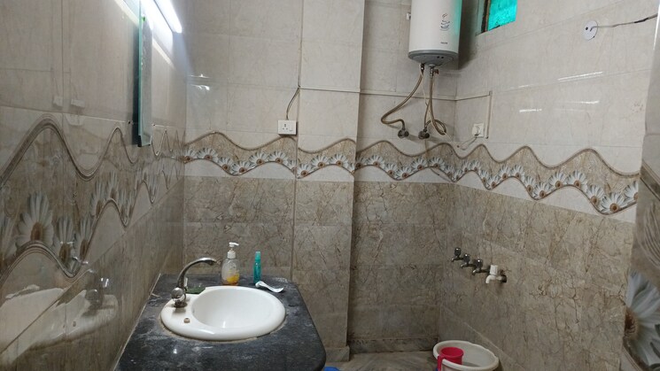Bathroom, patel nagar 2 Bedroom 1000 Sq.Ft. Builder Floor In Patel Nagar Delhi 8787085