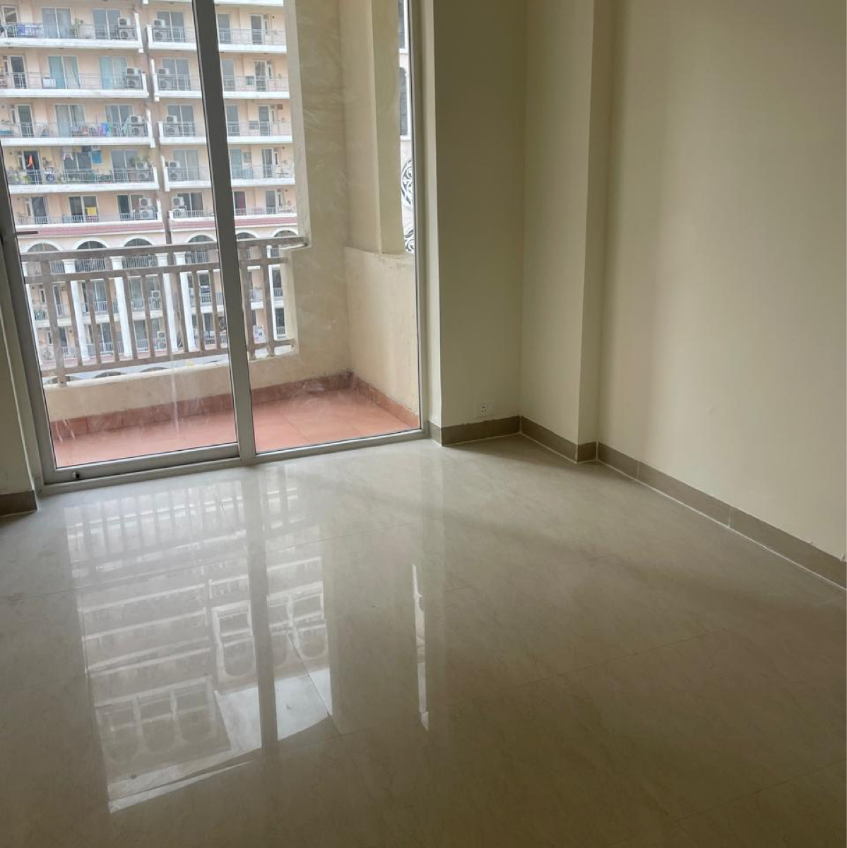3 BHK + Servant Room Apartment For Rent in Ansal Height 86