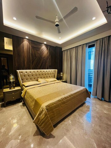 Master Bedroom in 3 BHK Builder Floor at DLF Atria, Dlf Phase ii – for Sale