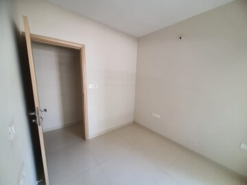 Room in 2 BHK Apartment at Sugee Atharva, Prabhadevi – for Sale