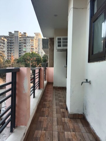 Balcony in 1 BHK Builder Floor at Gupta Awas, Sector 43 – for Rent