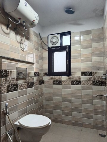 Bathroom in 1 BHK Builder Floor at Gupta Awas, Sector 43 – for Rent