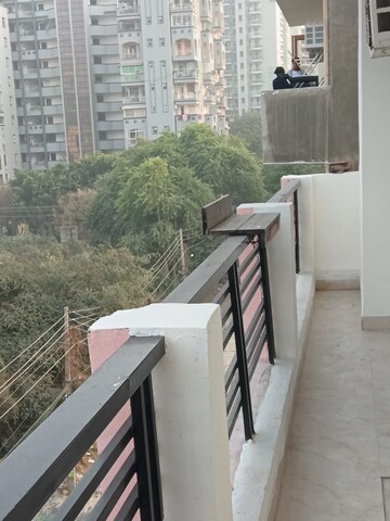 Balcony in 1 BHK Builder Floor at Gupta Awas, Sector 43 – for Rent