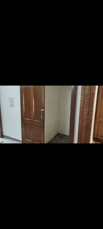 Bedroom in 4 BHK Builder Floor at Sector 28 – for Rent