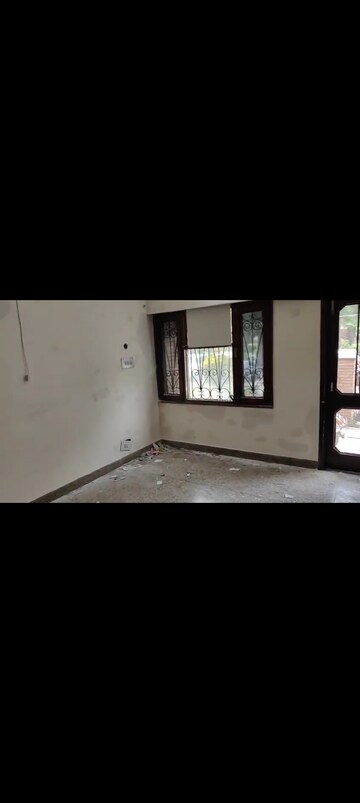 Room in 4 BHK Builder Floor at Sector 28 – for Rent
