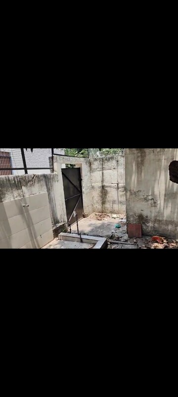 Bedroom in 4 BHK Builder Floor at Sector 28 – for Rent