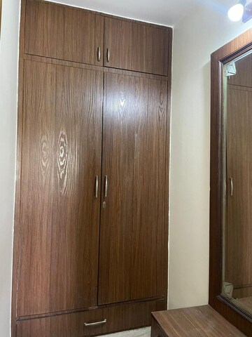 Furnished Amenities in 3 BHK Villa at Tulip Mall, Sector 46 – for Rent