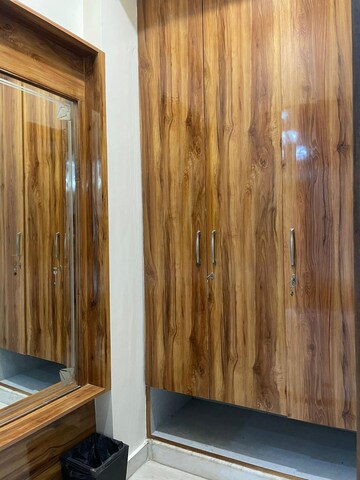 Furnished Amenities in 3 BHK Villa at Tulip Mall, Sector 46 – for Rent
