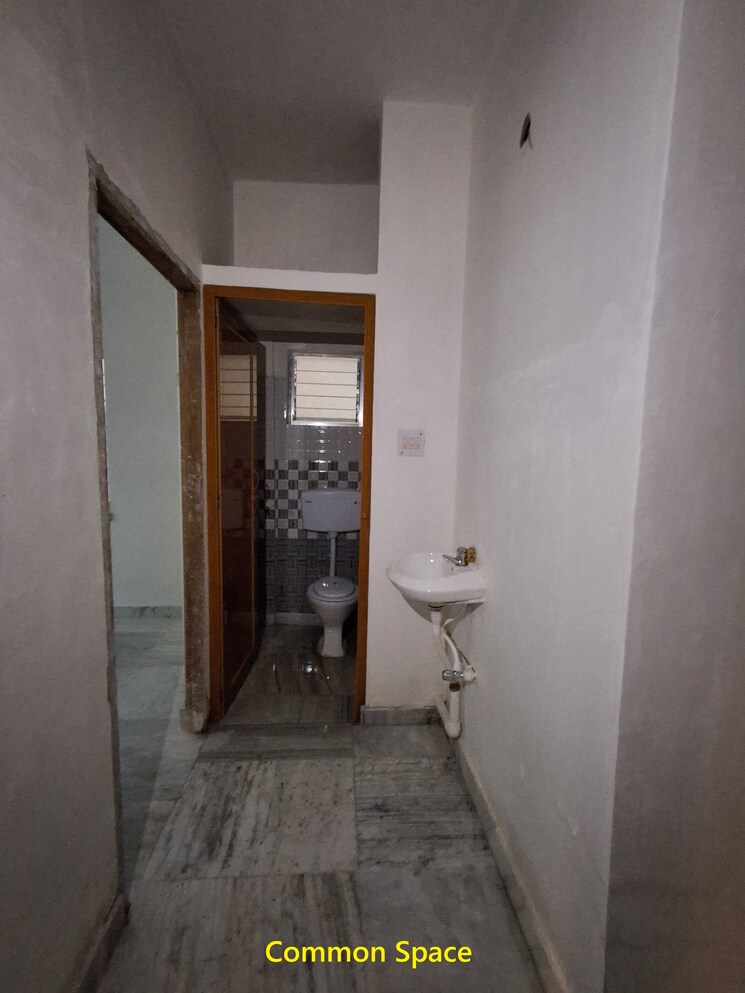 Bathroom, bijoygarh 3 Bedroom 764 Sq.Ft. Apartment In Bijoygarh Kolkata 8787145