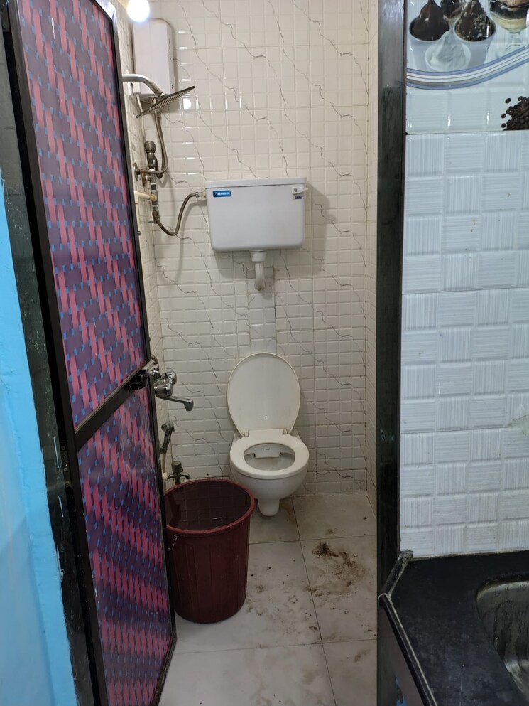 Bathroom, yashodhan-chs-kopar-khairane 2 Bedroom 700 Sq.Ft. Apartment In Kopar Khairane Sector 20 Navi Mumbai 8787156