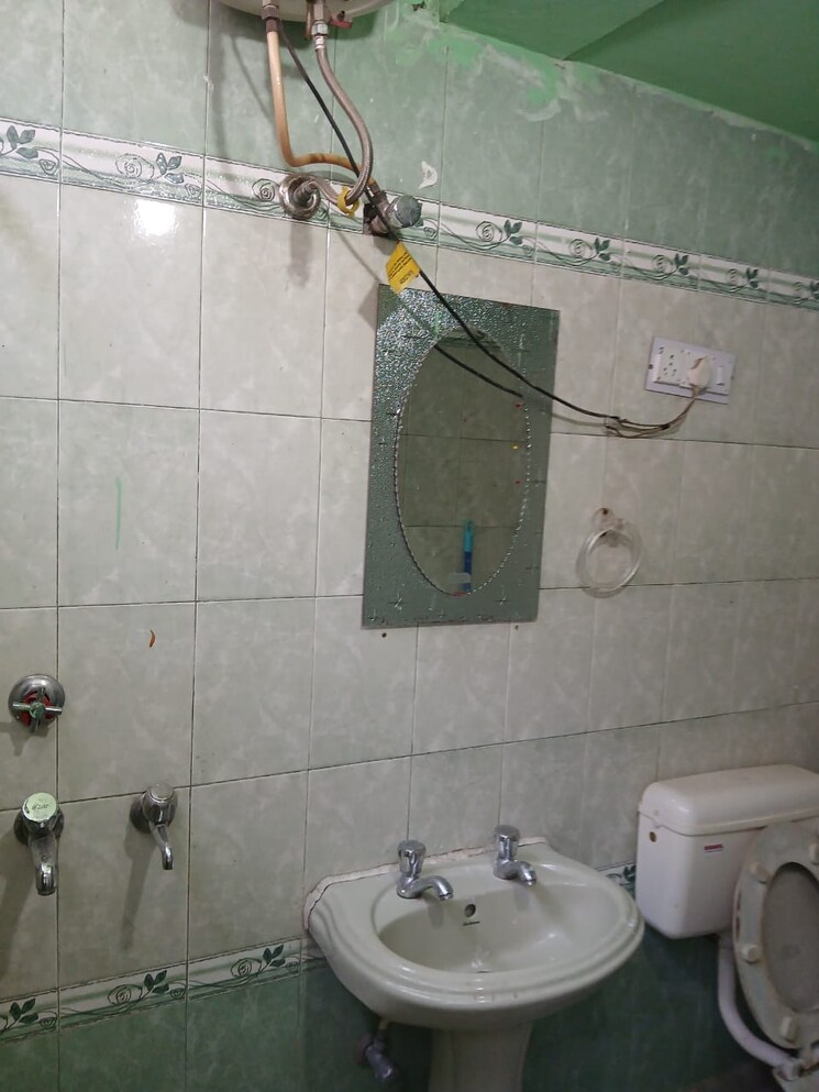 Bathroom, sector 41 2 Bedroom 1000 Sq.Ft. Builder Floor In Sector 41 Chandigarh 8787189