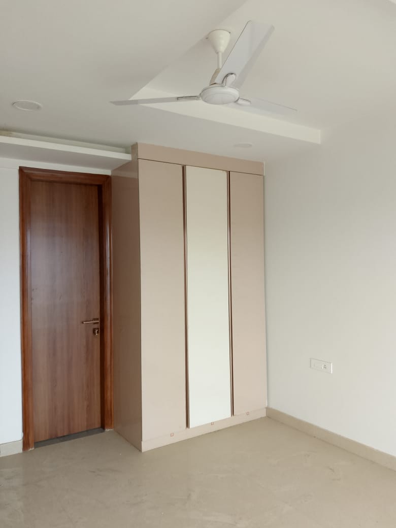 3 BHK + Servant Room,Extra Room 2150 Sq.Ft. Builder Floor in BPTP Amstoria Country Floor
