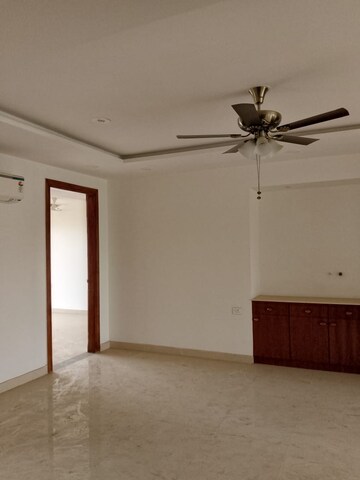 Room in 3 BHK Builder Floor at BPTP Amstoria Country Floor, Sector 102 – for Sale