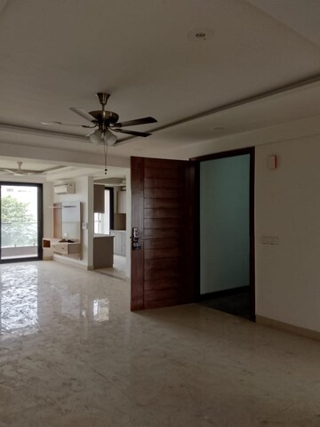 Room in 3 BHK Builder Floor at BPTP Amstoria Country Floor, Sector 102 – for Sale