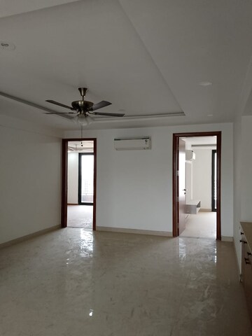 Room in 3 BHK Builder Floor at BPTP Amstoria Country Floor, Sector 102 – for Sale