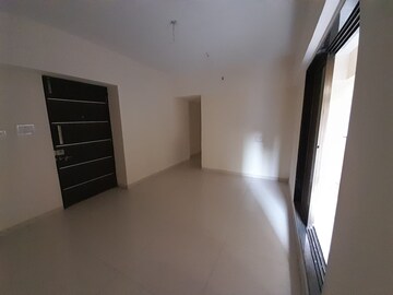 Room in 2 BHK Apartment at Laxmi Narayan Tower, Naupada – for Rent