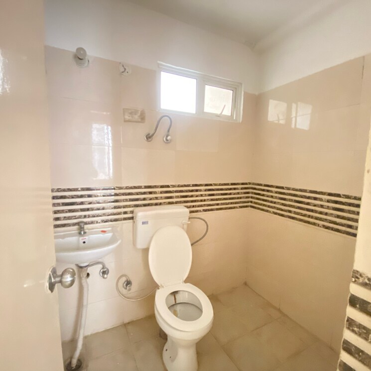 Bathroom, shree-vardhman-green-court 2 Bedroom 526 Sq.Ft. Apartment In Sector 90 Gurgaon 8787260
