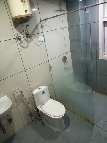 Bathroom in 1 BHK Builder Floor at Royal Homez, Sector 43 – for Rent