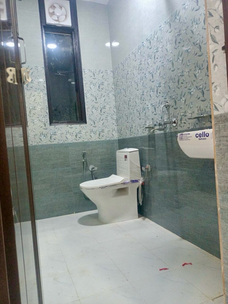 Bathroom, dlf city phase 3 1 Bedroom 600 Sq.Ft. Apartment In Dlf City Phase 3 Gurgaon 8787294