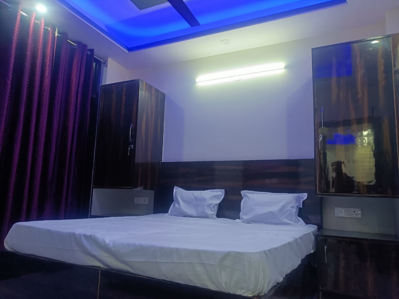 1 BHK + Pooja Room,Servant Room,Study Room,Extra Room Apartment For Rent in Dlf Phase 3