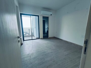 Room in 4 BHK Apartment at Birla Navya, Sector 63a – for Rent