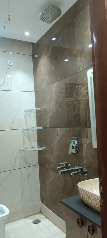 Bathroom in 2 BHK Builder Floor at Ashok Nagar – for Rent