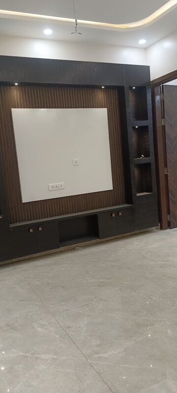 Room in 2 BHK Builder Floor at Ashok Nagar – for Rent