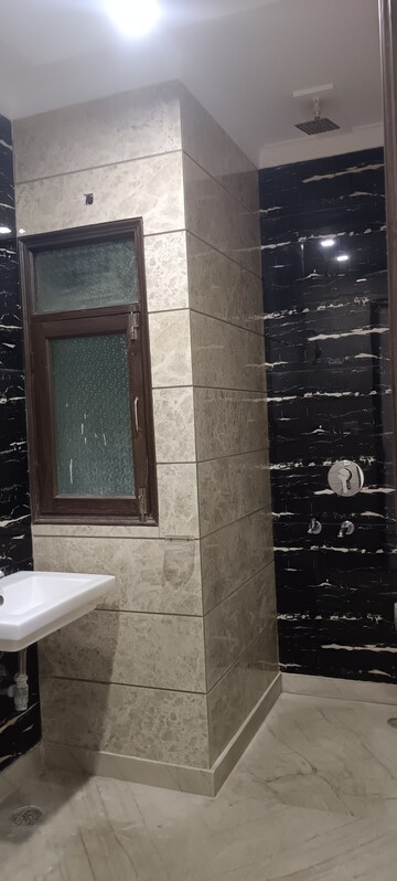 Bathroom in 2 BHK Builder Floor at Ashok Nagar – for Rent